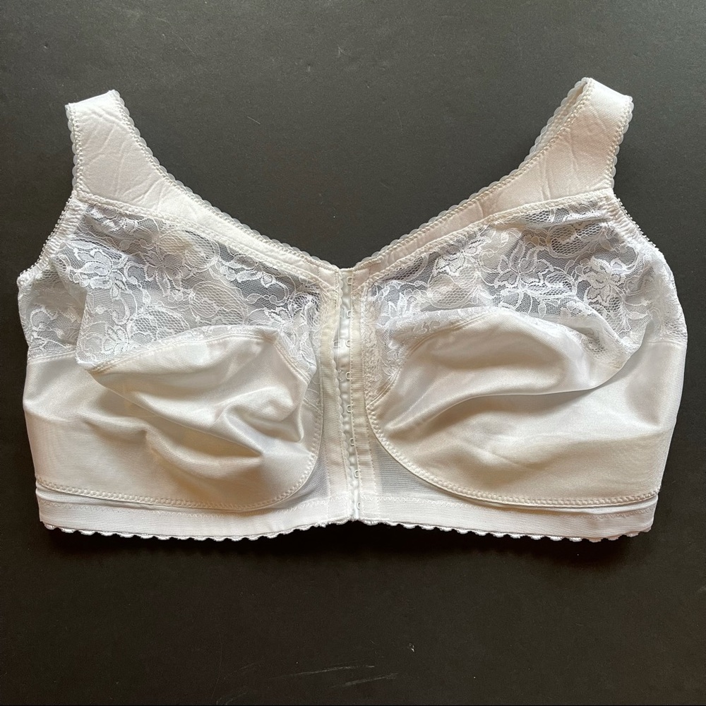Glamorise White Bra, Front Hooks, Padded Straps, Lace Accents, Size 44 H
